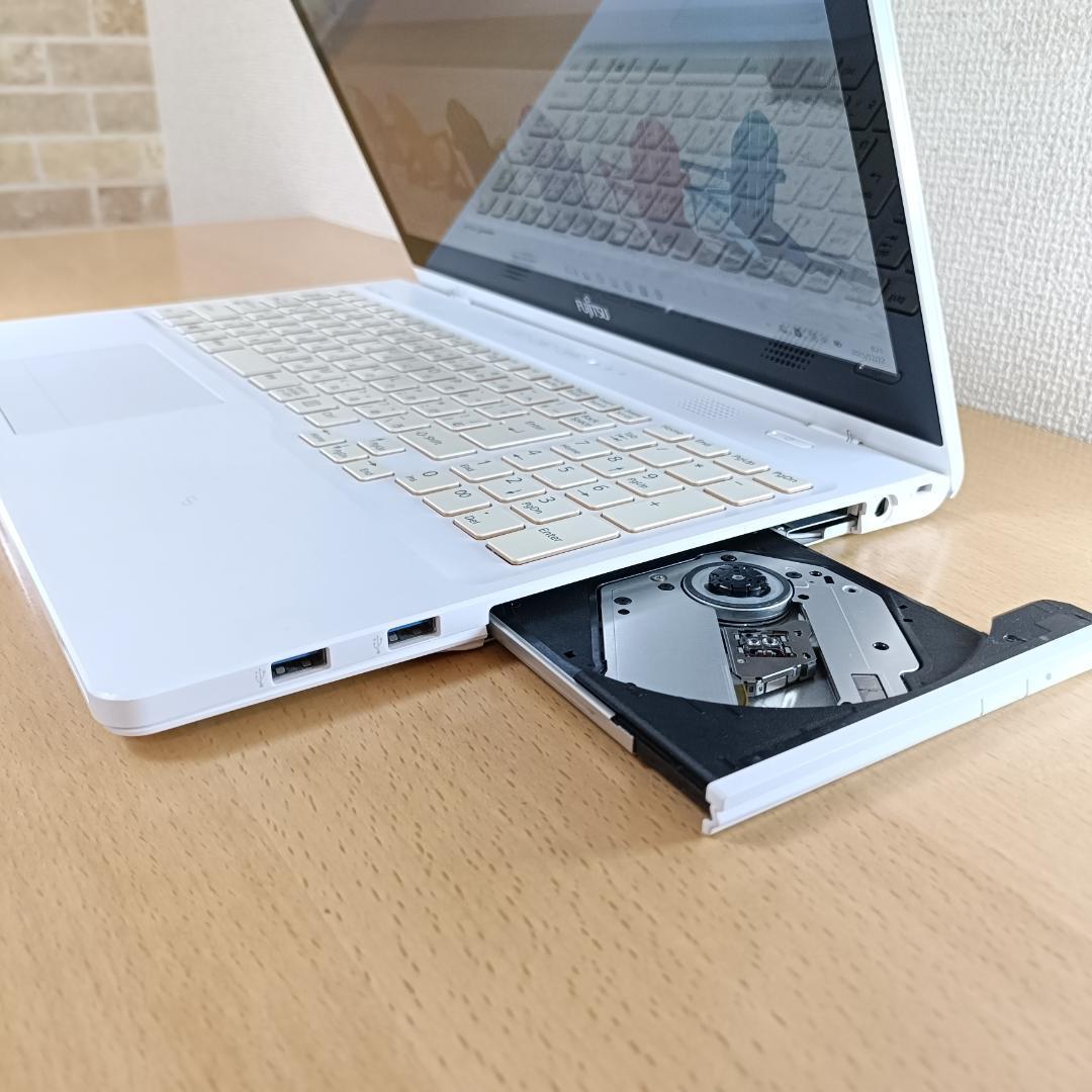 メモリ16GB ノートPC Core i7 Windows11 SSD 富士通