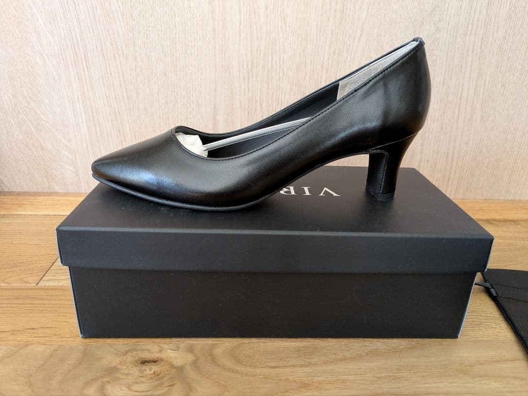 ヴィリーナ ヒール5cm/晴雨兼用ポインテッドパンプス（ブラック）