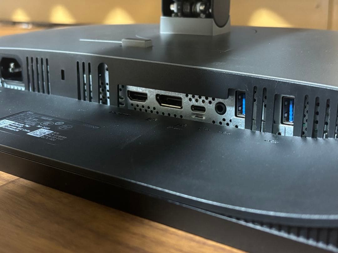 ②DELL U2720QM 27インチ 4Kモニター