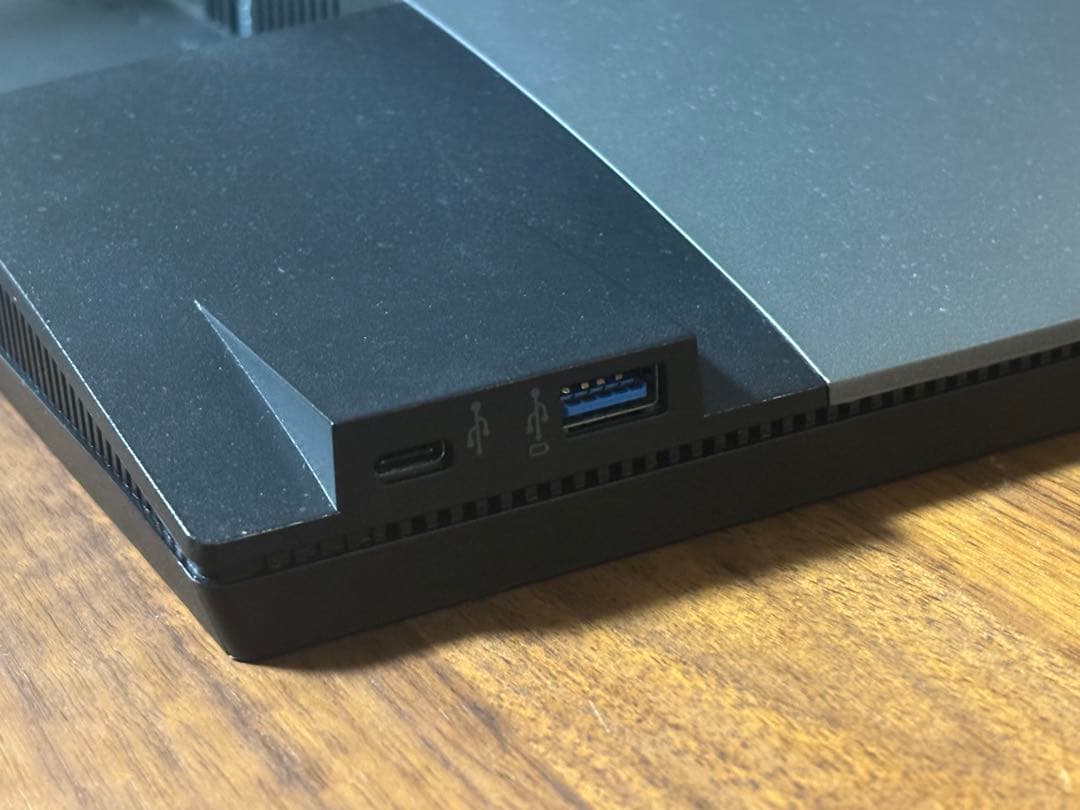 ②DELL U2720QM 27インチ 4Kモニター