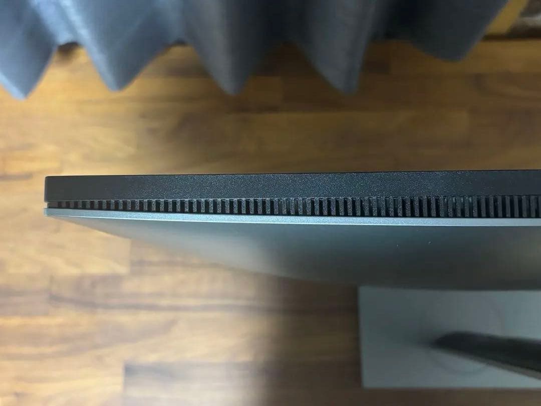 ②DELL U2720QM 27インチ 4Kモニター