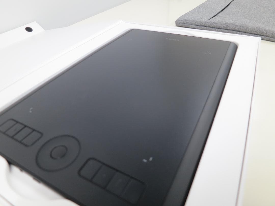 美品 Wacom Intuos Pro PTH-660 ペンタブレット