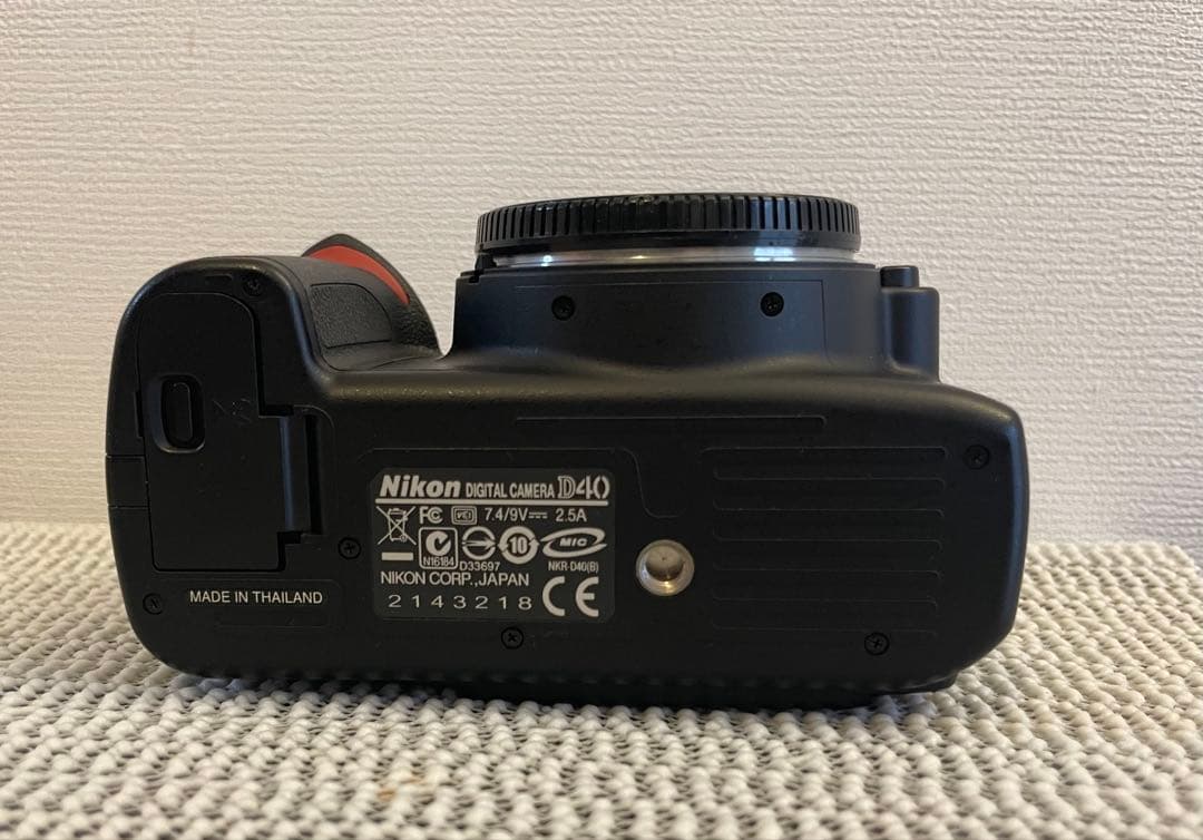 Nikon D40 本体 バッテリー、充電器と(2冊雑誌付属)