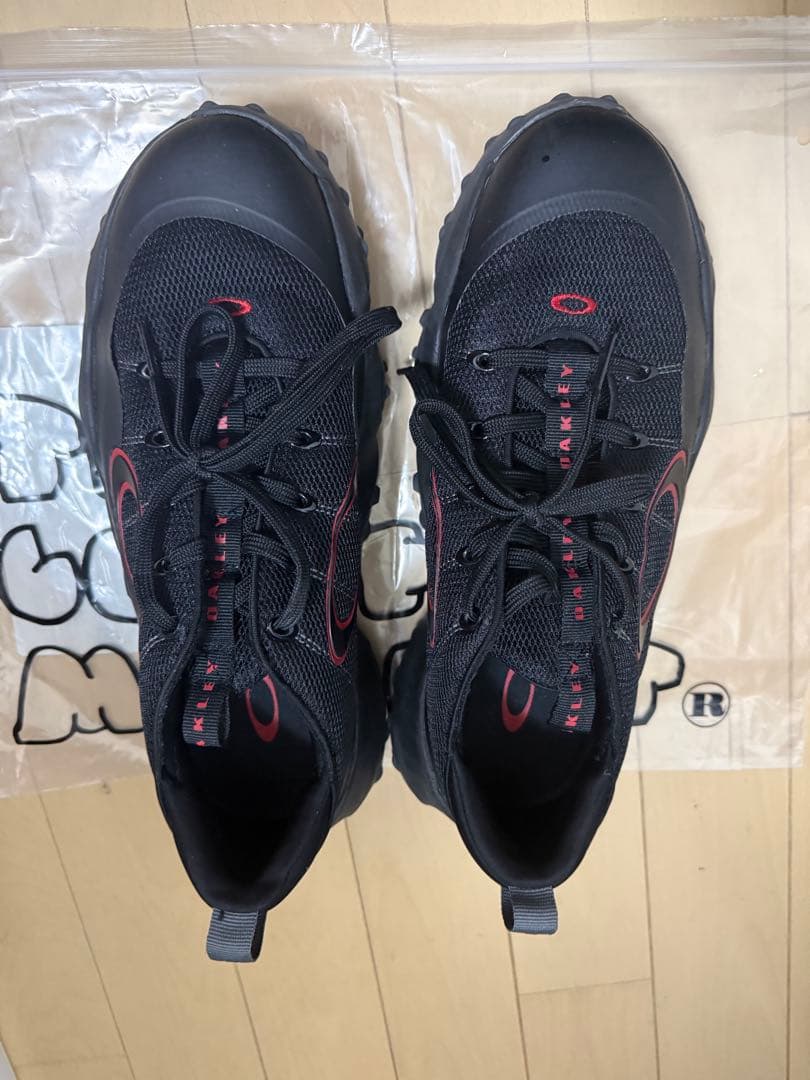 Oakley ブラック/レッド スニーカー