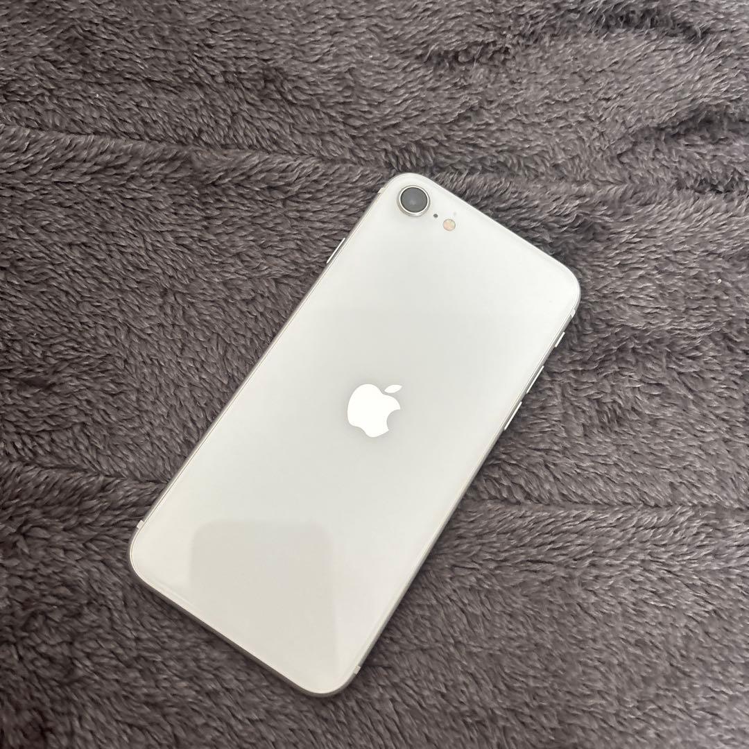 デ*キ様 128gb Apple iPhone se シルバー 本体