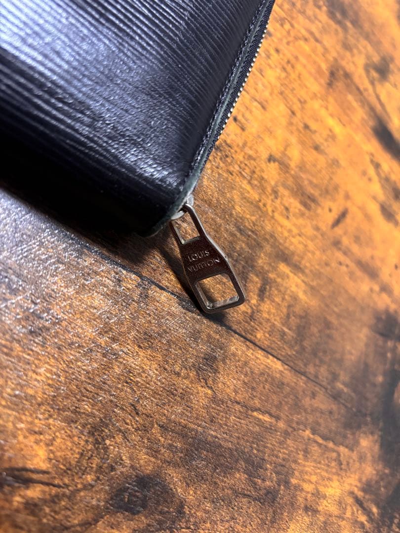 Louis Vuitton エピレザー 長財布 黒