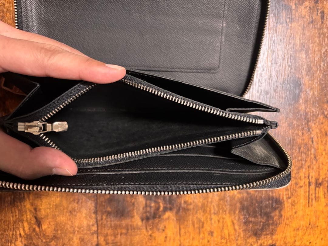 Louis Vuitton エピレザー 長財布 黒