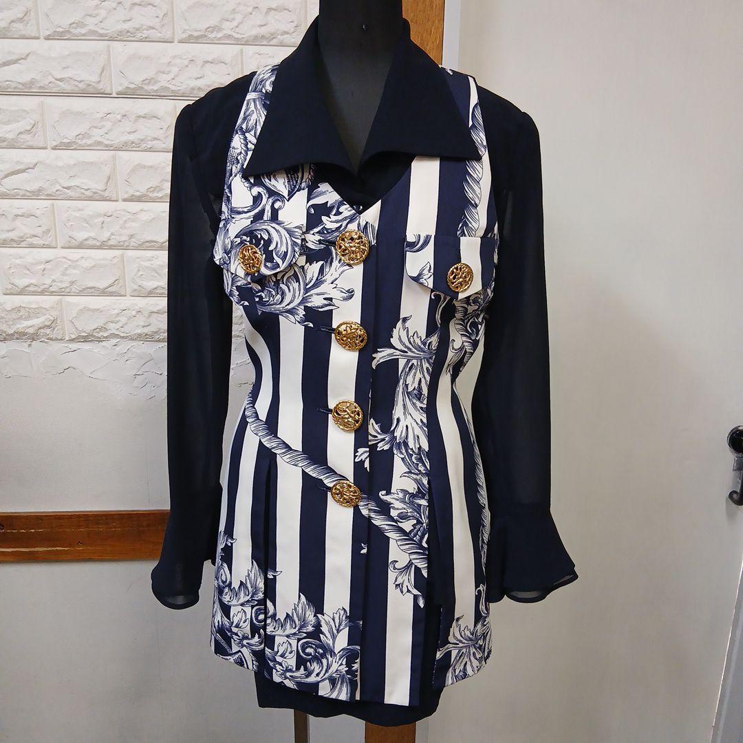 ネイビーとホワイトのストライプジャケット