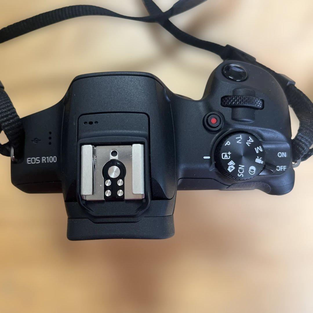 Canon EOS R100 ミラーレス一眼　未使用に近い