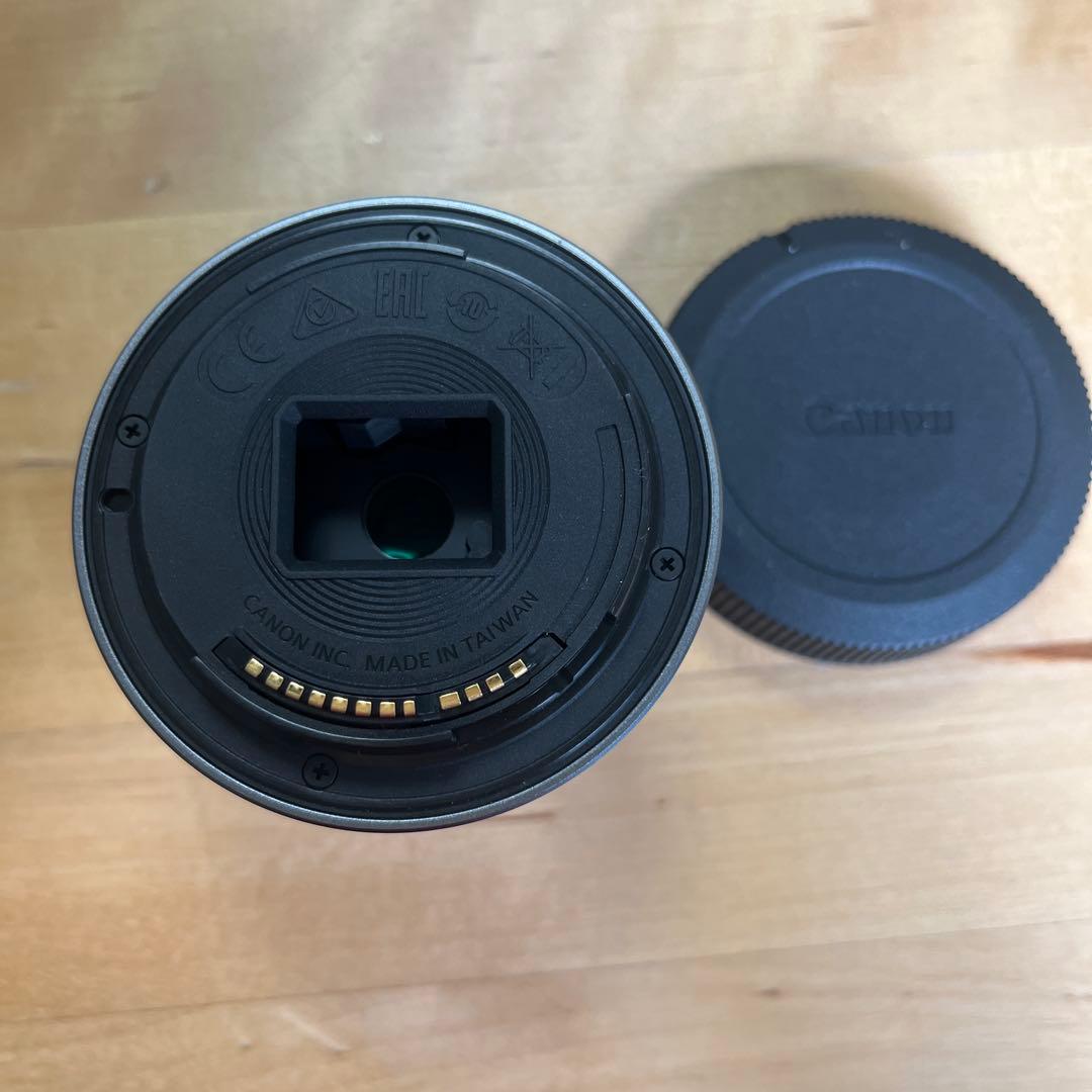 Canon EOS R100 ミラーレス一眼　未使用に近い