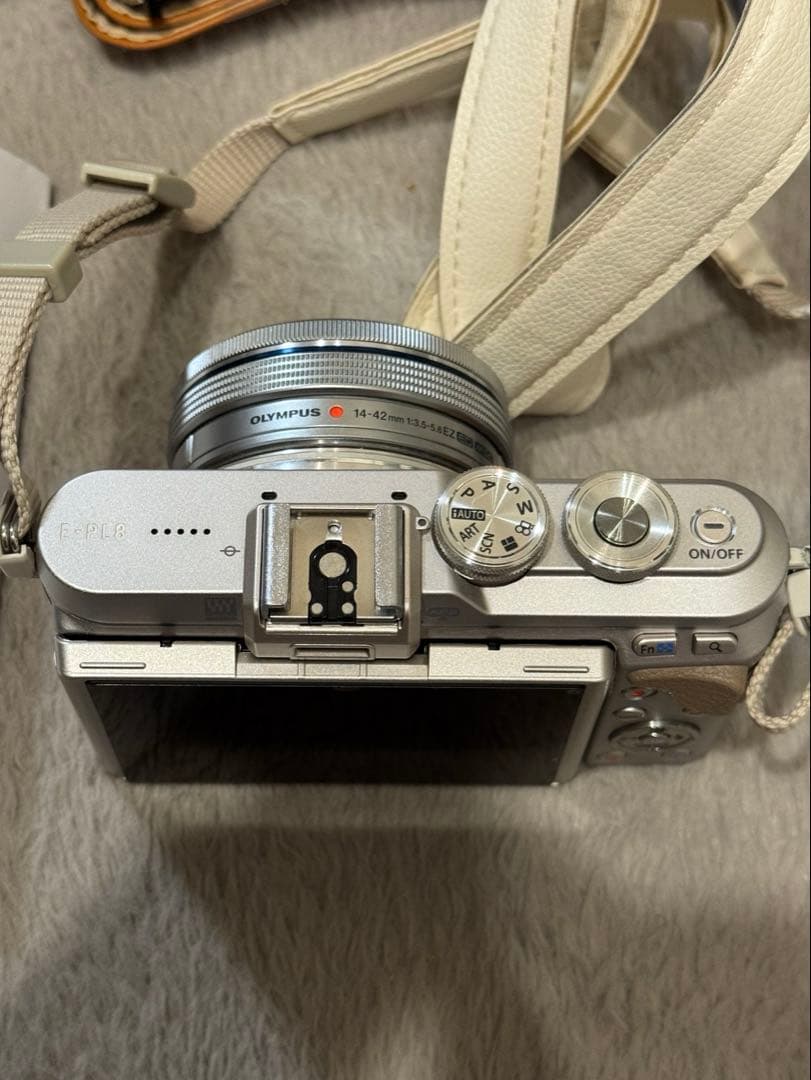 OLYMPUS PEN E-PL8 シルバー/ブラウン 本体