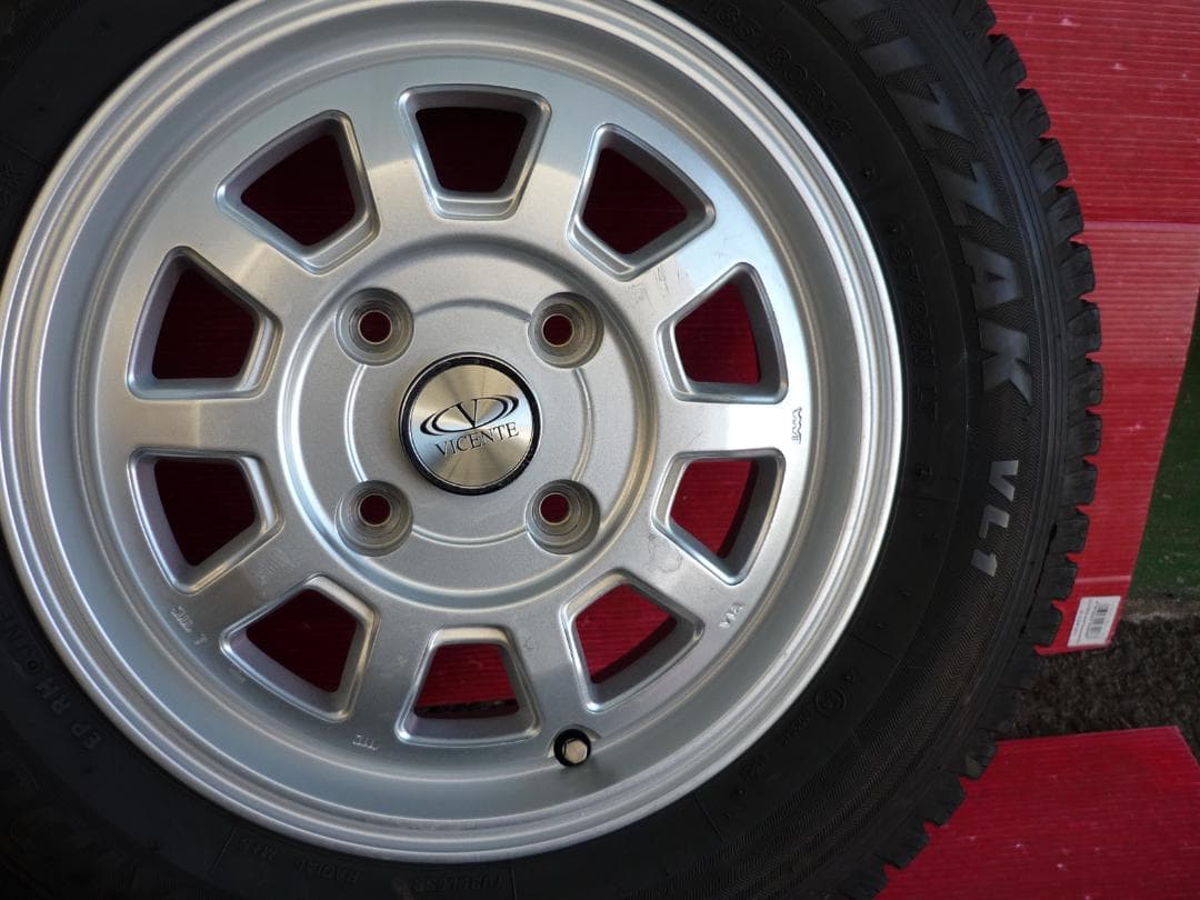 NV200にヴィセンテ+ブリジストン製VL-1 165/80R14スタッドレス