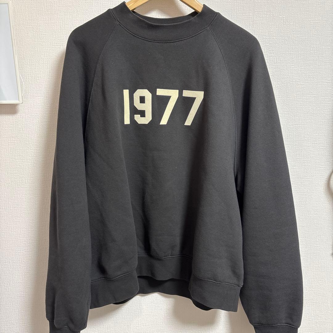 ESSENTIALS 1977スウェット　Mサイズ