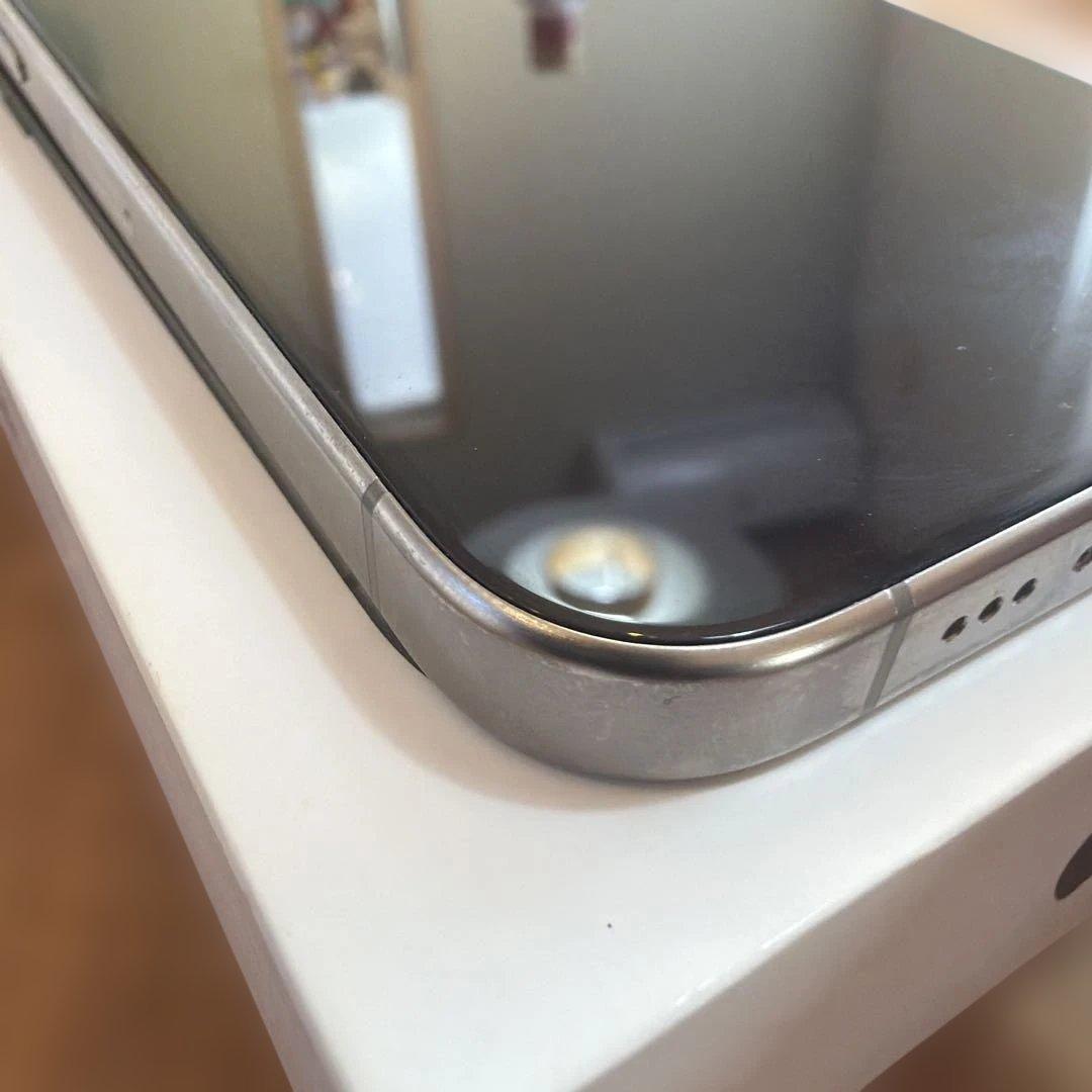 【美品・箱付き】iPhone 15 Pro 256GB SIMフリーモデル