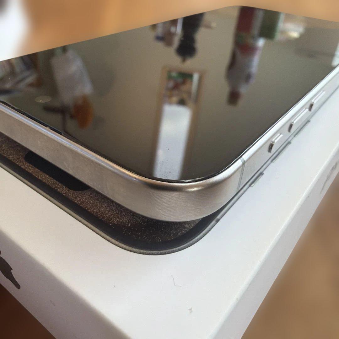 【美品・箱付き】iPhone 15 Pro 256GB SIMフリーモデル