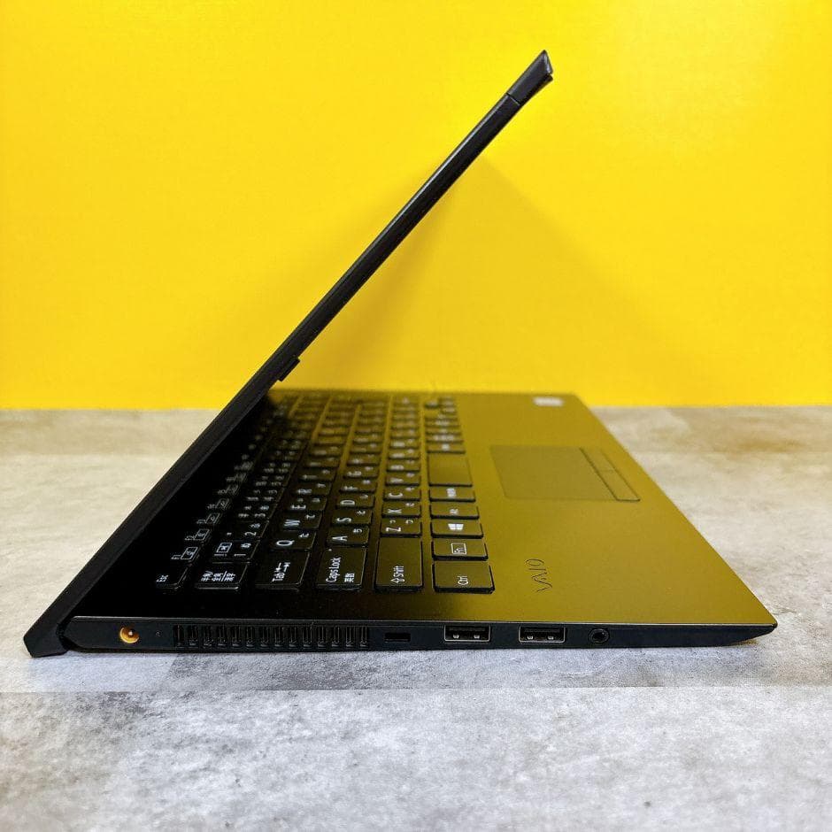 小型軽量❣SSDで快適✨ｉ5 フルHD カメラ付き Windows11仕事趣味