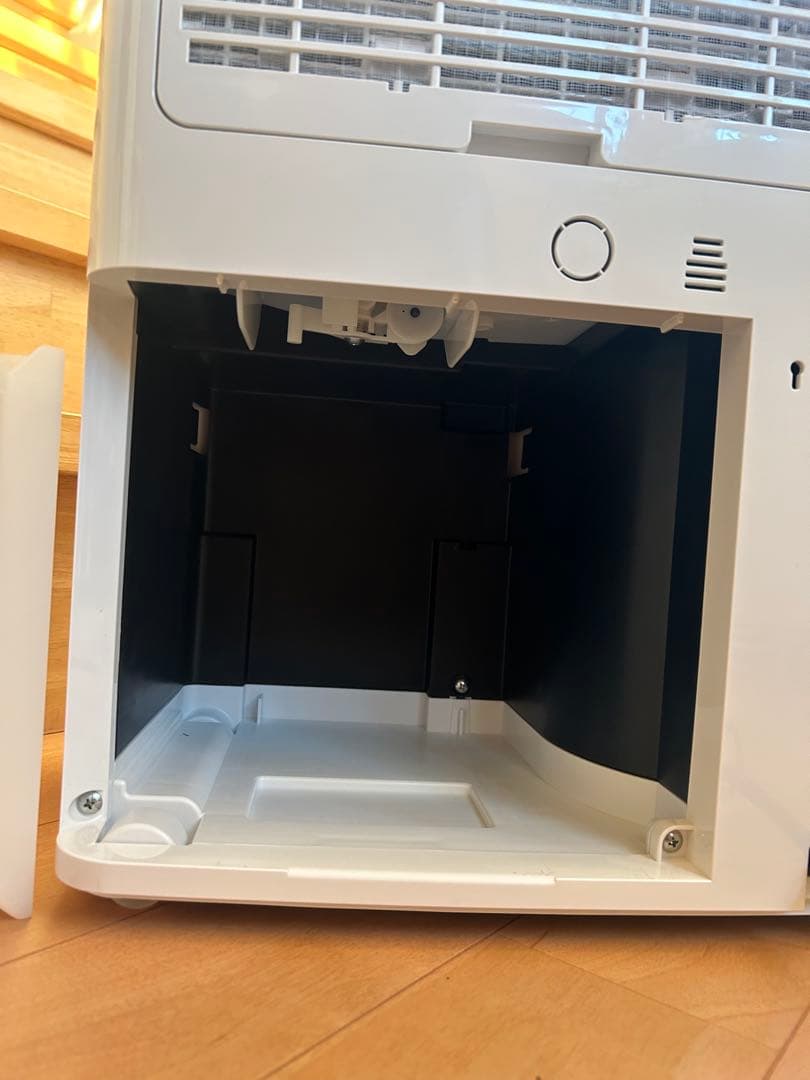 CORONA 除湿機 タワー型 ホワイト　衣類乾燥除湿機　CD-WH1822