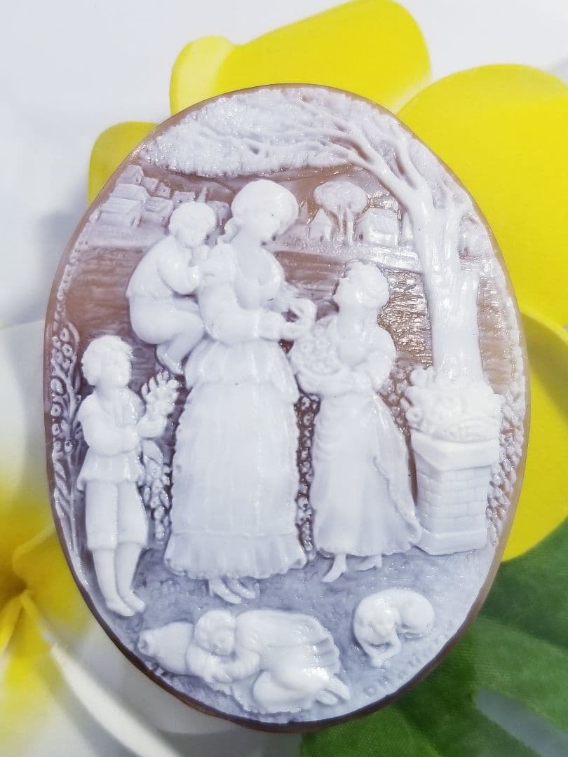 KS-669 【パスクァーレ・オッタビアーノ作】天然シェルカメオルース