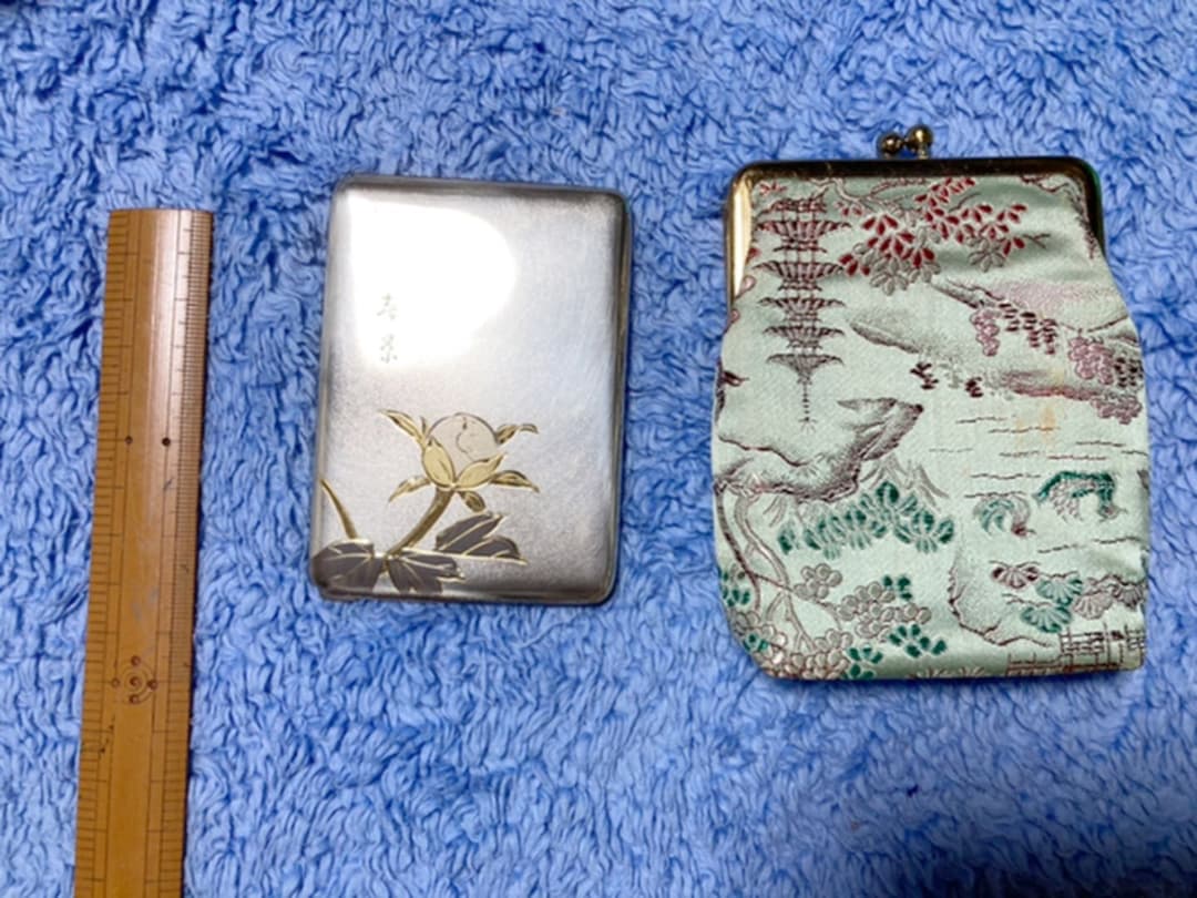 値下げ　レトロ銀製彫刻　コンパクトミラー