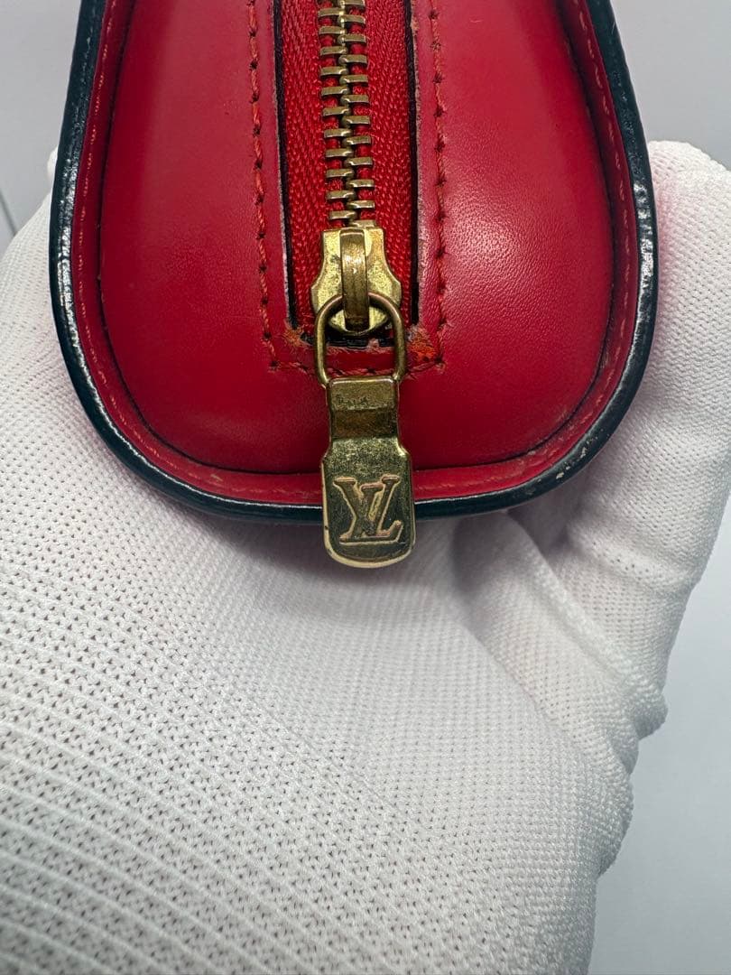 LOUIS VUITTONルイヴィトンエピ ドーフィーヌPM ポーチ ケース付き