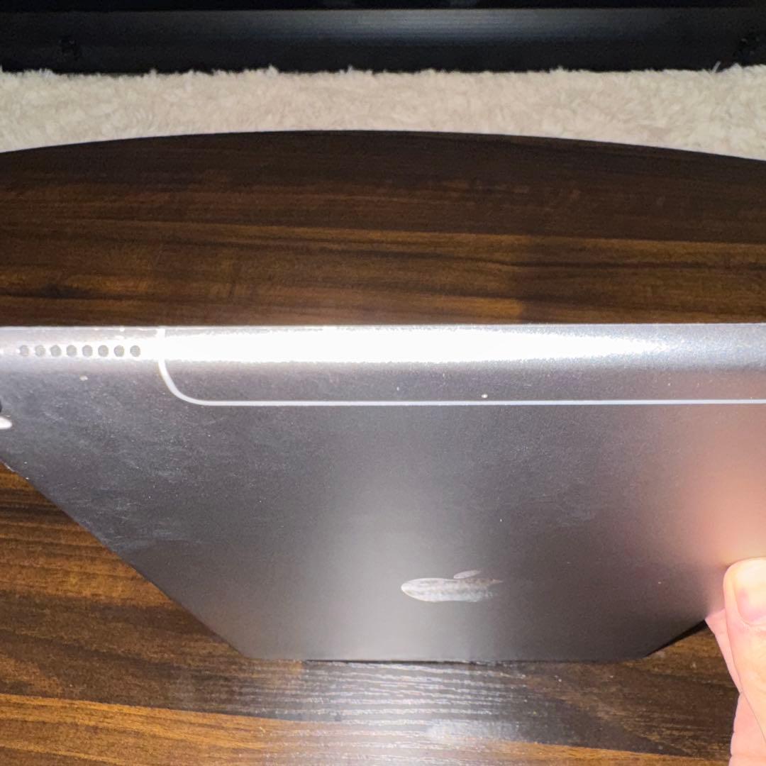 Apple iPad (モデルA1709) シルバー