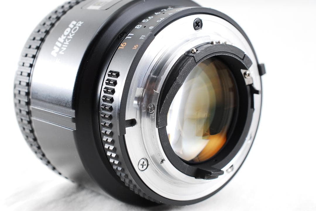 ニコン Nikon AF Nikkor 85mm F1.8D Lens