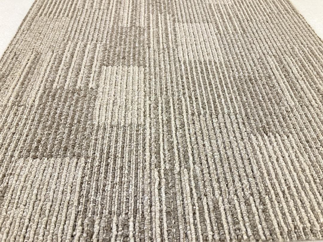 シロ♪　タイルカーペット　３６枚 新品・未使用　国内メーカー