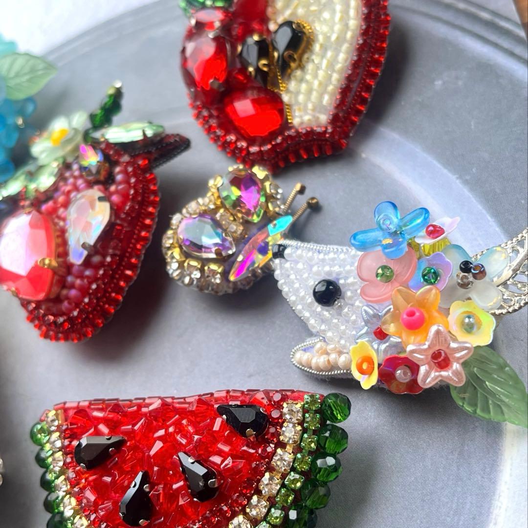 こり 紫陽花 ハリネズミ ビーズ 刺繍 ブローチ ハンドメイド