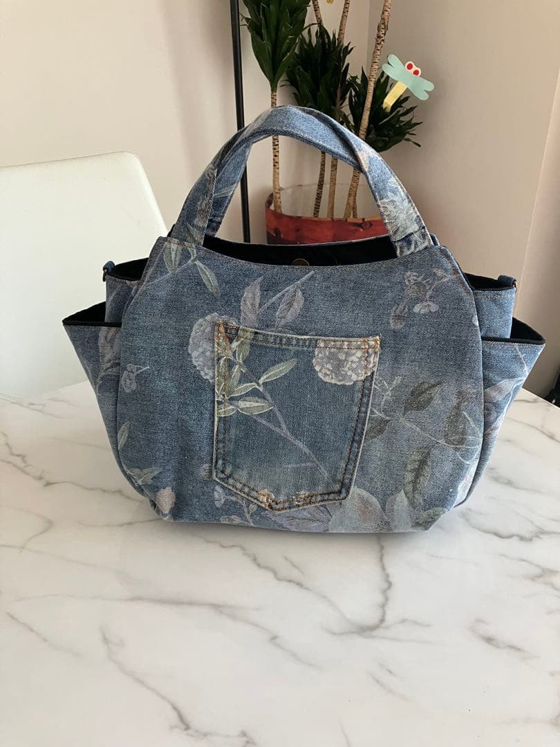 915 あつこ　大きめ花柄デニムリメイクバック　ハンドメイド2点