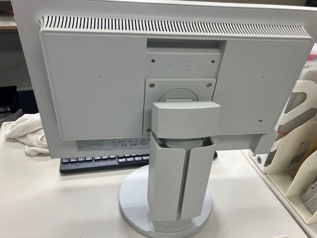 長崎発　デスクトップパソコン　22インチ　LCD-EA223WM-W3（白）中古