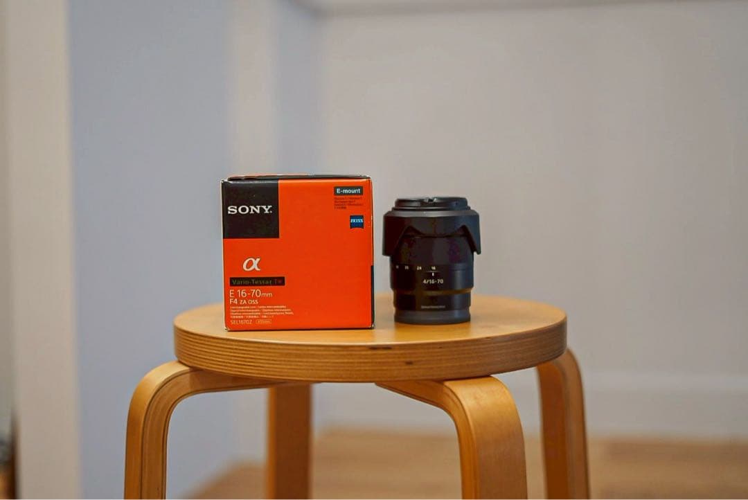 ソニーレンズ aps-c 16-70mm F4 SEL1670Z