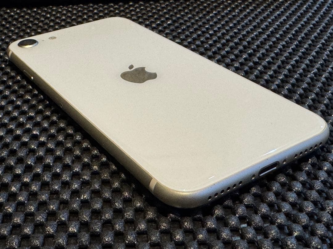 4505 Apple iPhone SE (第3世代) ホワイト