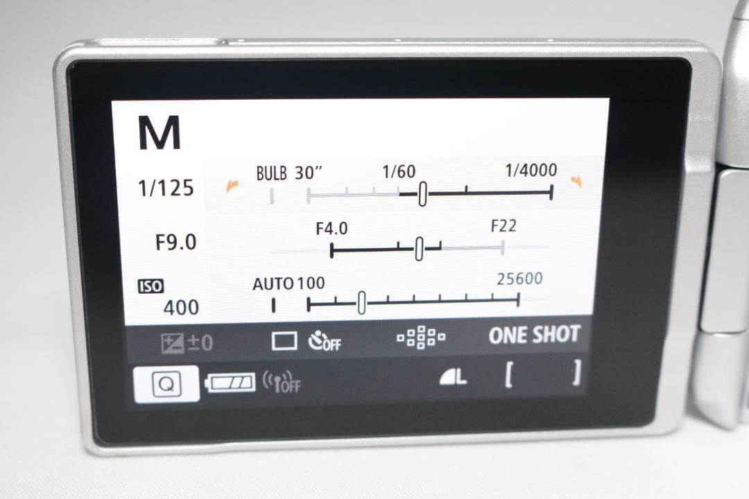 人気機種⭐希少シルバー おしゃれ⭐Canon Kiss X9 ⭐ 一眼レフ