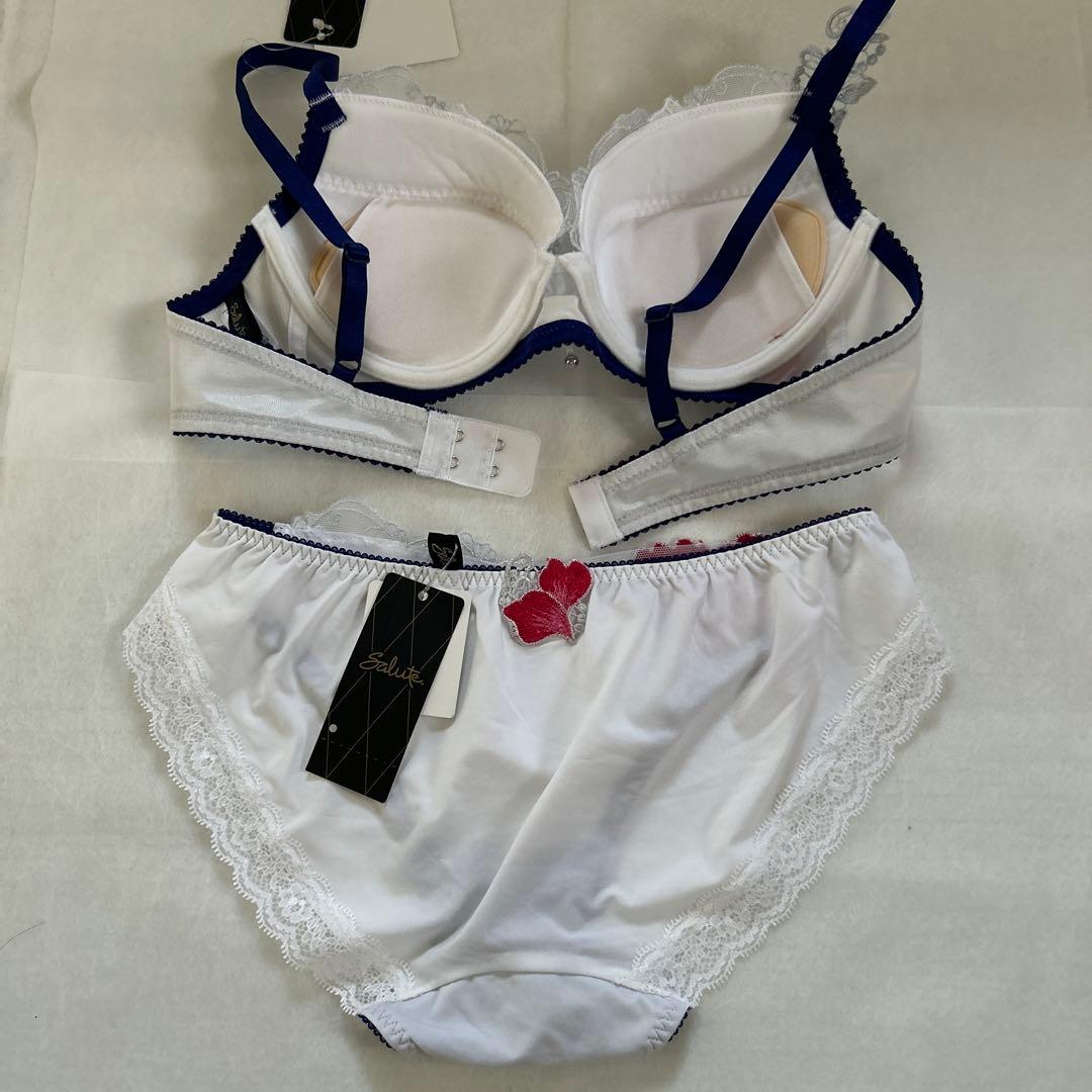 ワコール　サルート　ブラジャー　ショーツ　C75Ｌ