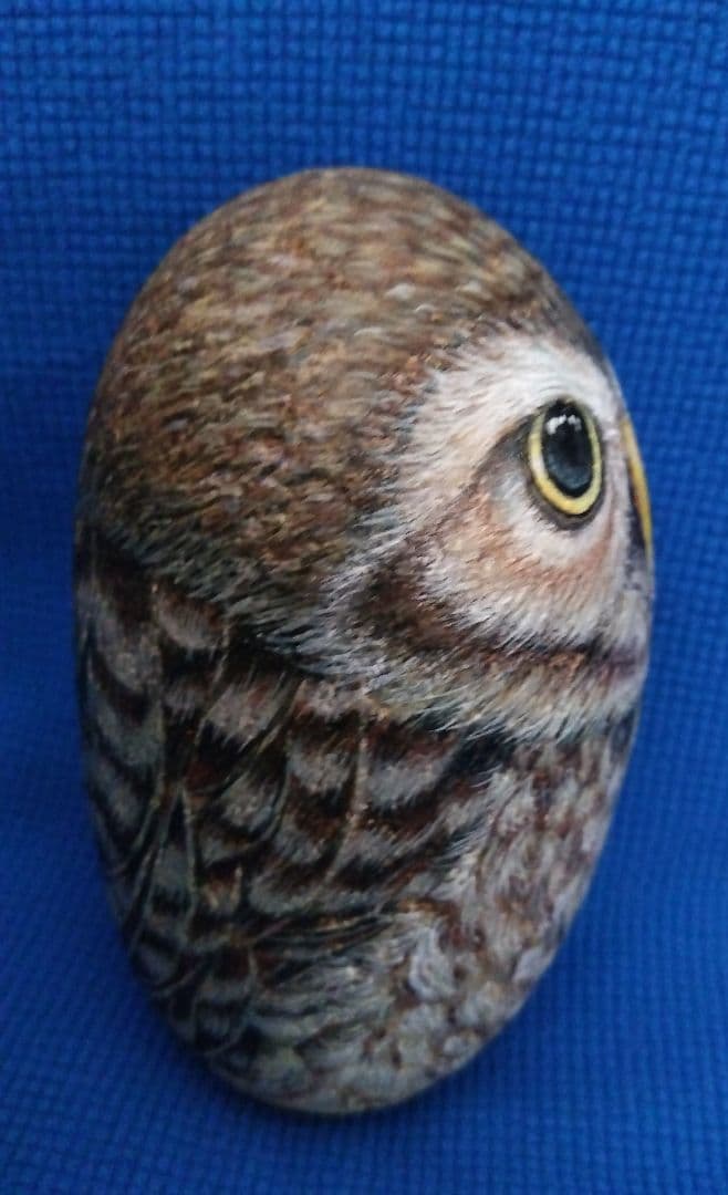 ストーンアート作品：　幸せを呼ぶフクロウ