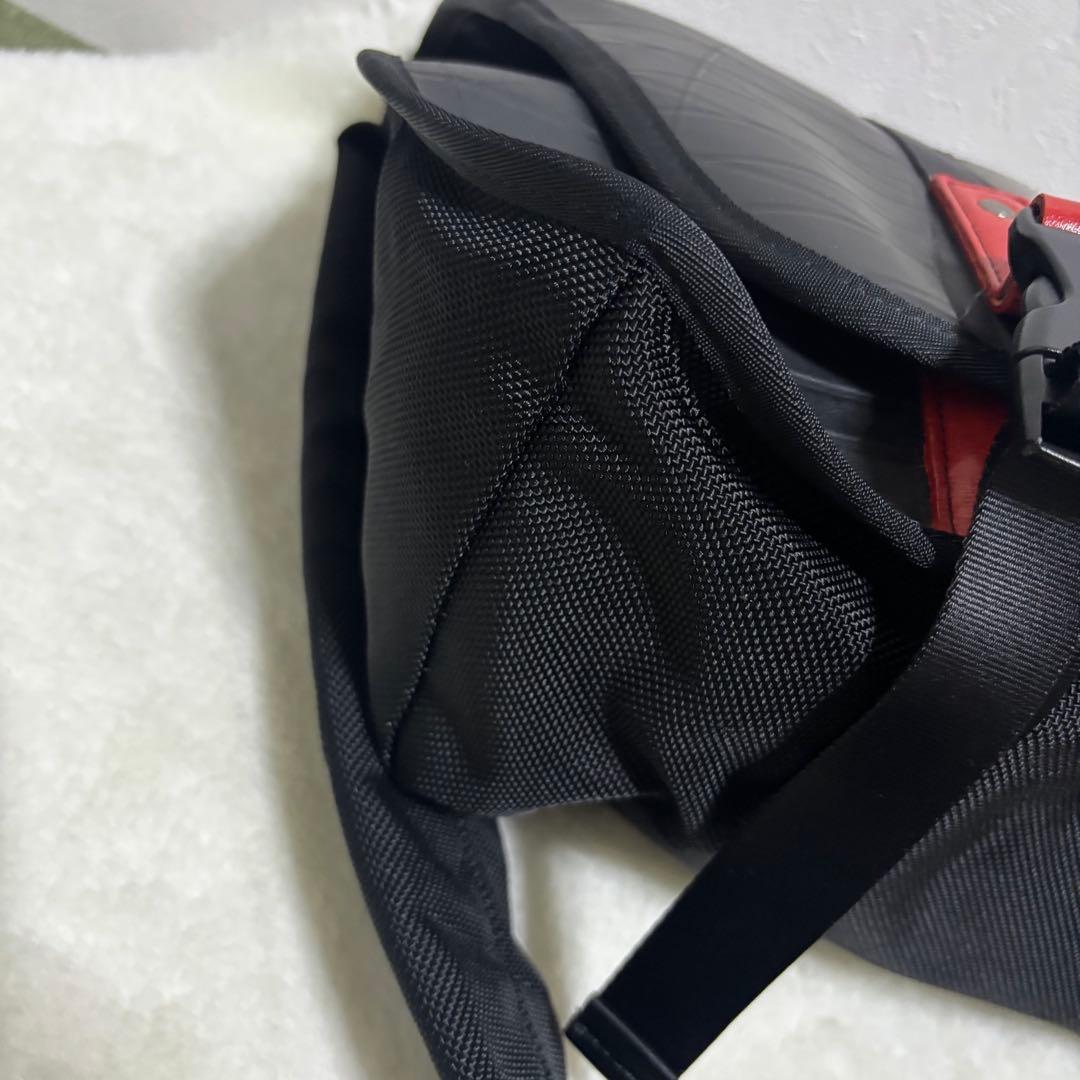 【希少】シール　メッセンジャーバッグ　タイヤチューブ　ショルダーバッグ　レッド