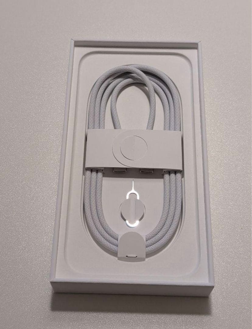 ほぼ未使用品　iPhone16e　ホワイト　128G