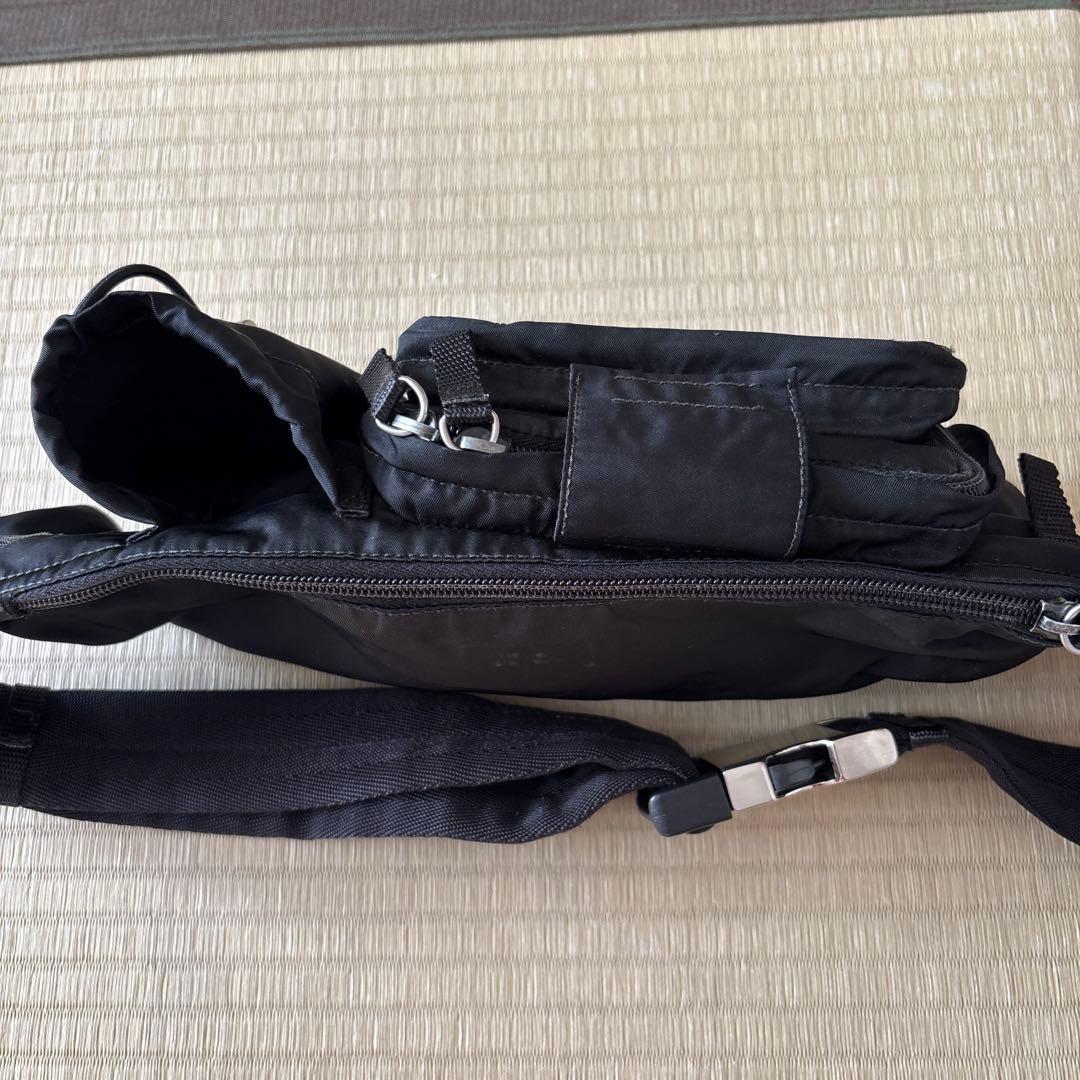 PRADA ブラック ボディバッグ・ウエストポーチ VA0056