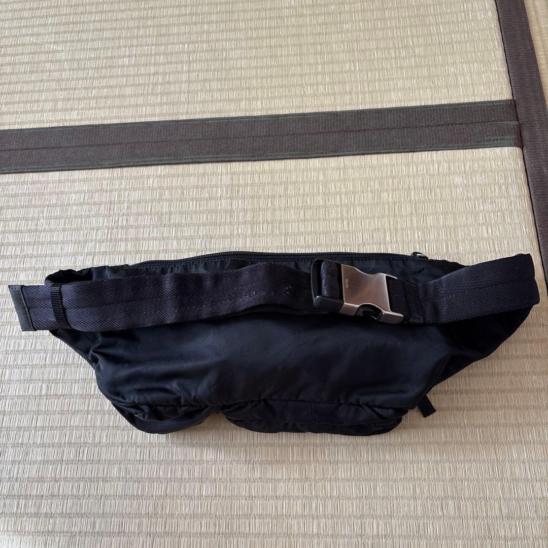 PRADA ブラック ボディバッグ・ウエストポーチ VA0056