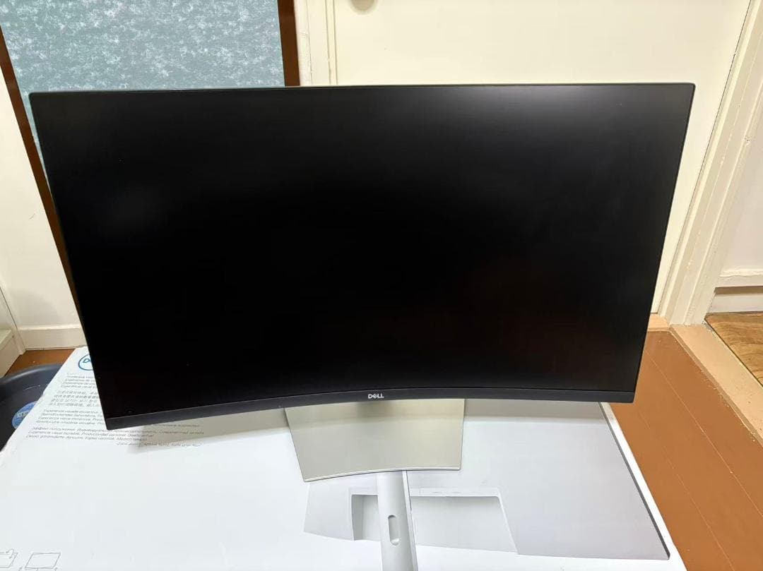 Dell 31.5インチ 曲面 VAモニター FHD FreeSync付