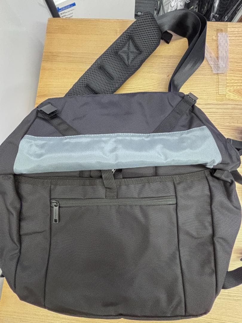 BRIEFING　メッセンジャーバッグ