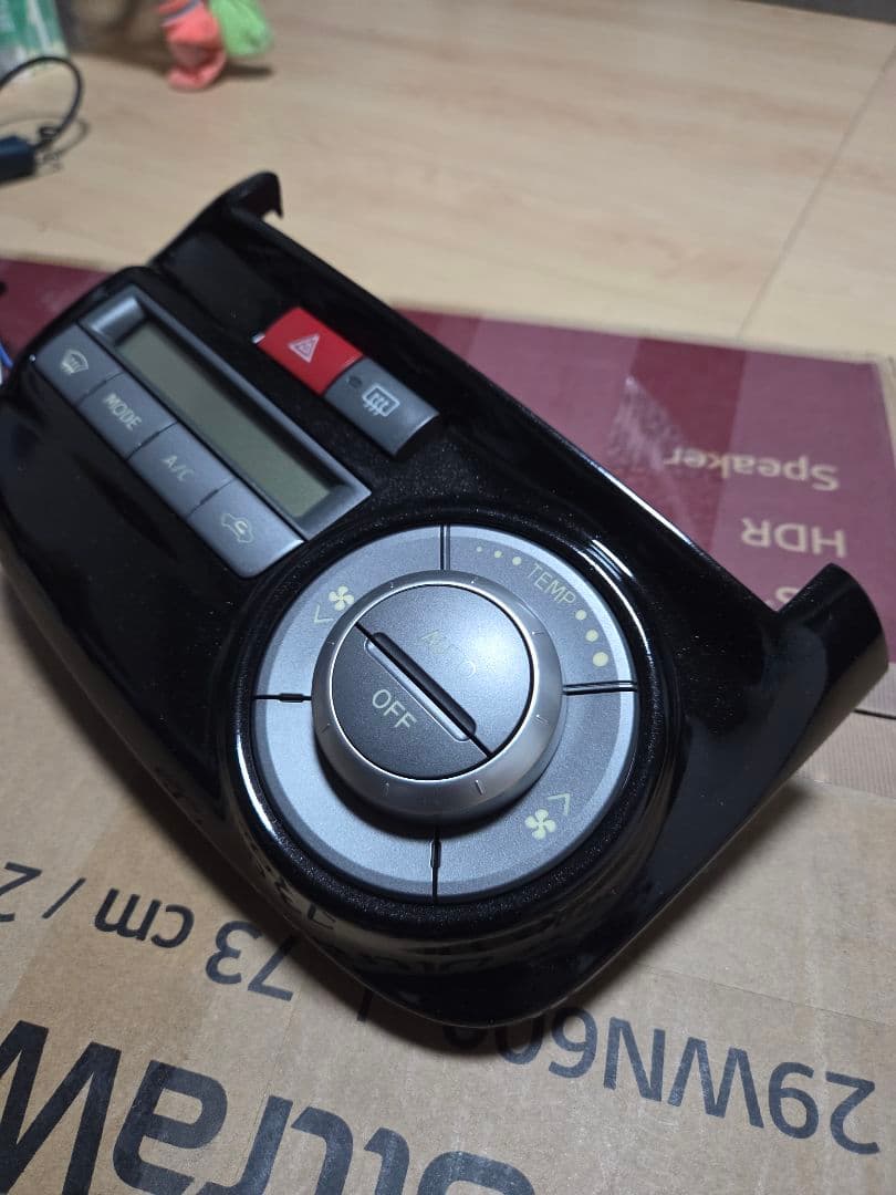 L375S タントカスタム　8インチナビ用オーディオナビパネル　エアコンLED