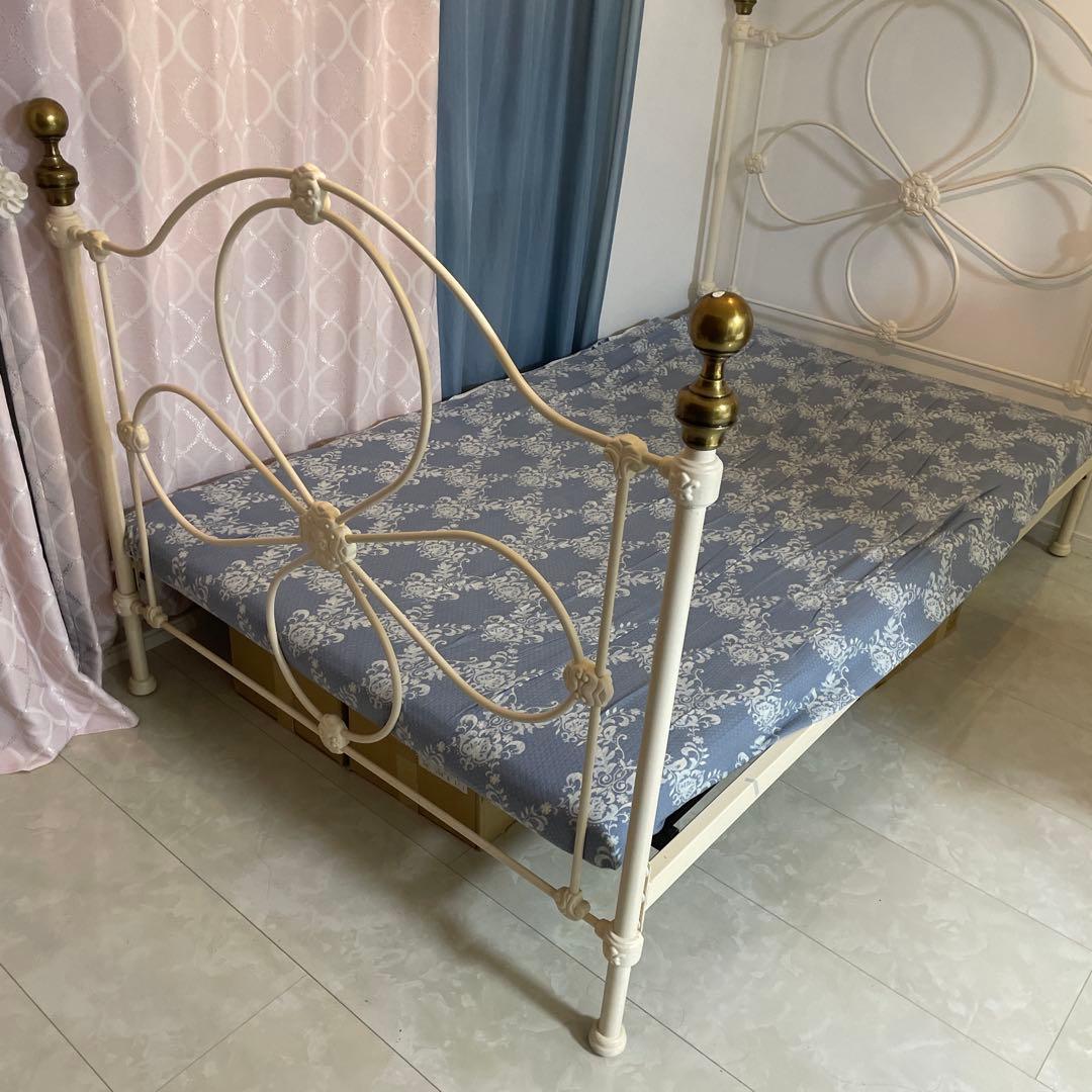 説明書有り　ローラアシュレイ　セミダブルベッドフレーム ホワイト