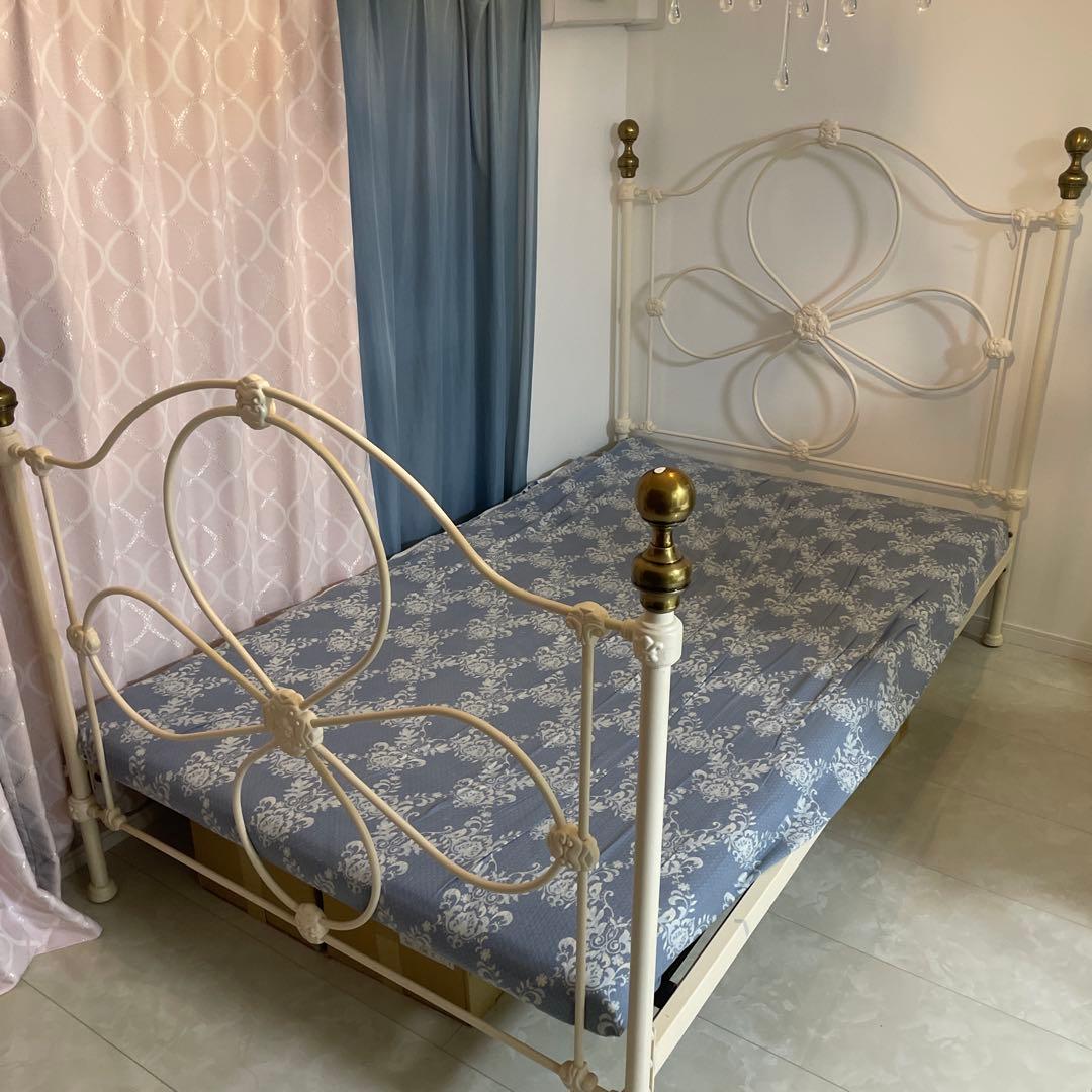 説明書有り　ローラアシュレイ　セミダブルベッドフレーム ホワイト