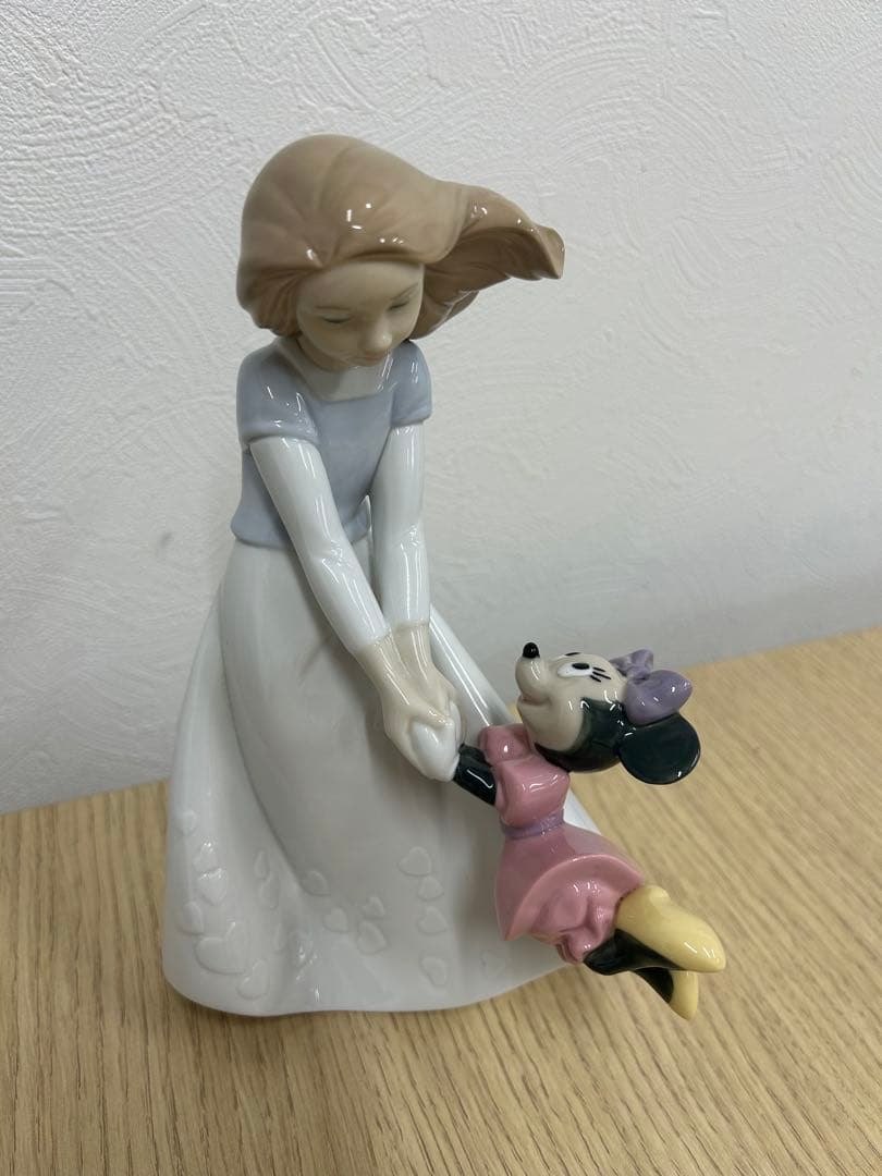 『リヤドロ・　NAO 　ミニーの親友』陶器置物　ナオ・ディズニーシリーズ