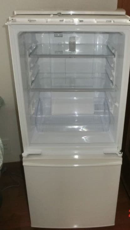 【レア】ドア左右付け替え可能。2018年シャープ高年式冷蔵庫