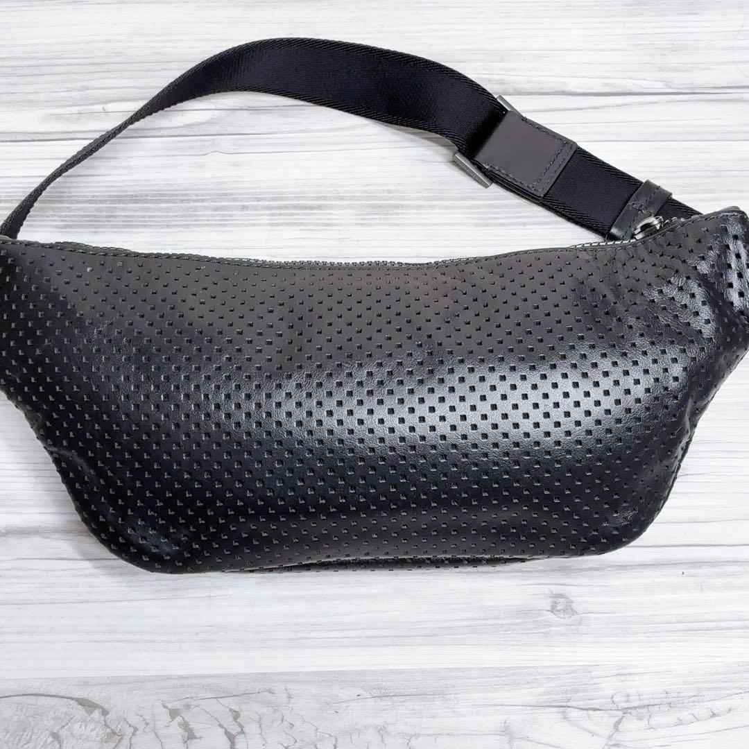 【HUGO BOSS】 ボディバッグ 本革 ウエストバッグ 黒 ブラック 肩掛け