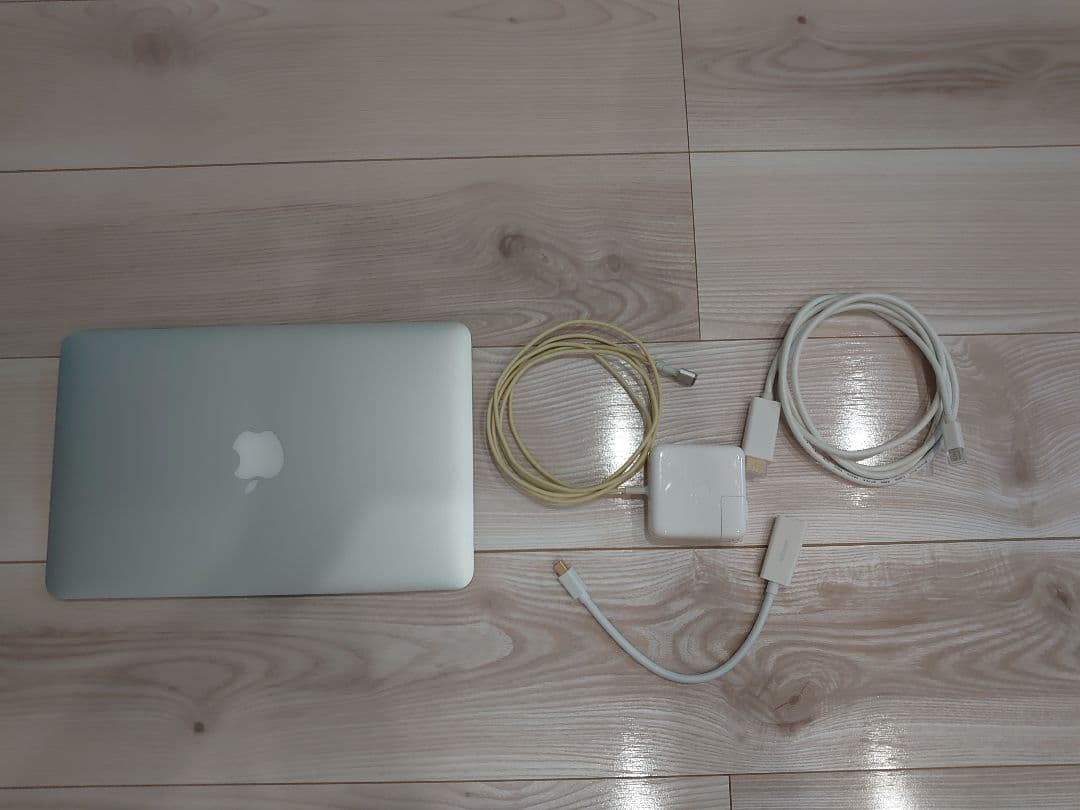 MacBook本体 MacBook Air 11 2015 i5/8GB/128GB