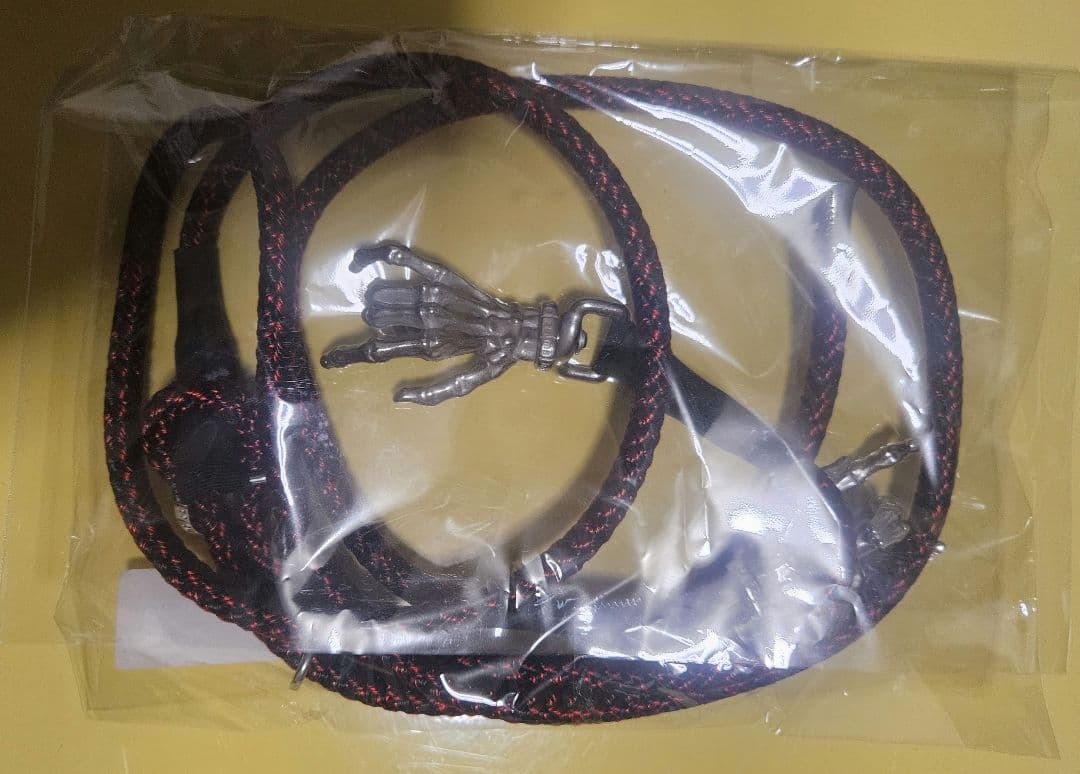 ha | za | ma 奪り憑かれしなれ果てのスマホストラップ 赤黒