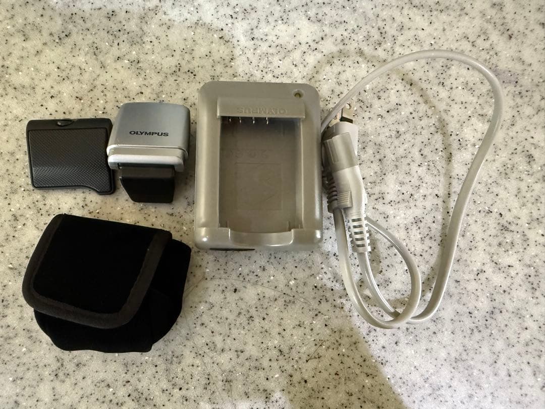 ジャンク品 OLYMPUS PEN Lite E-PL6 本体とレンズ2本